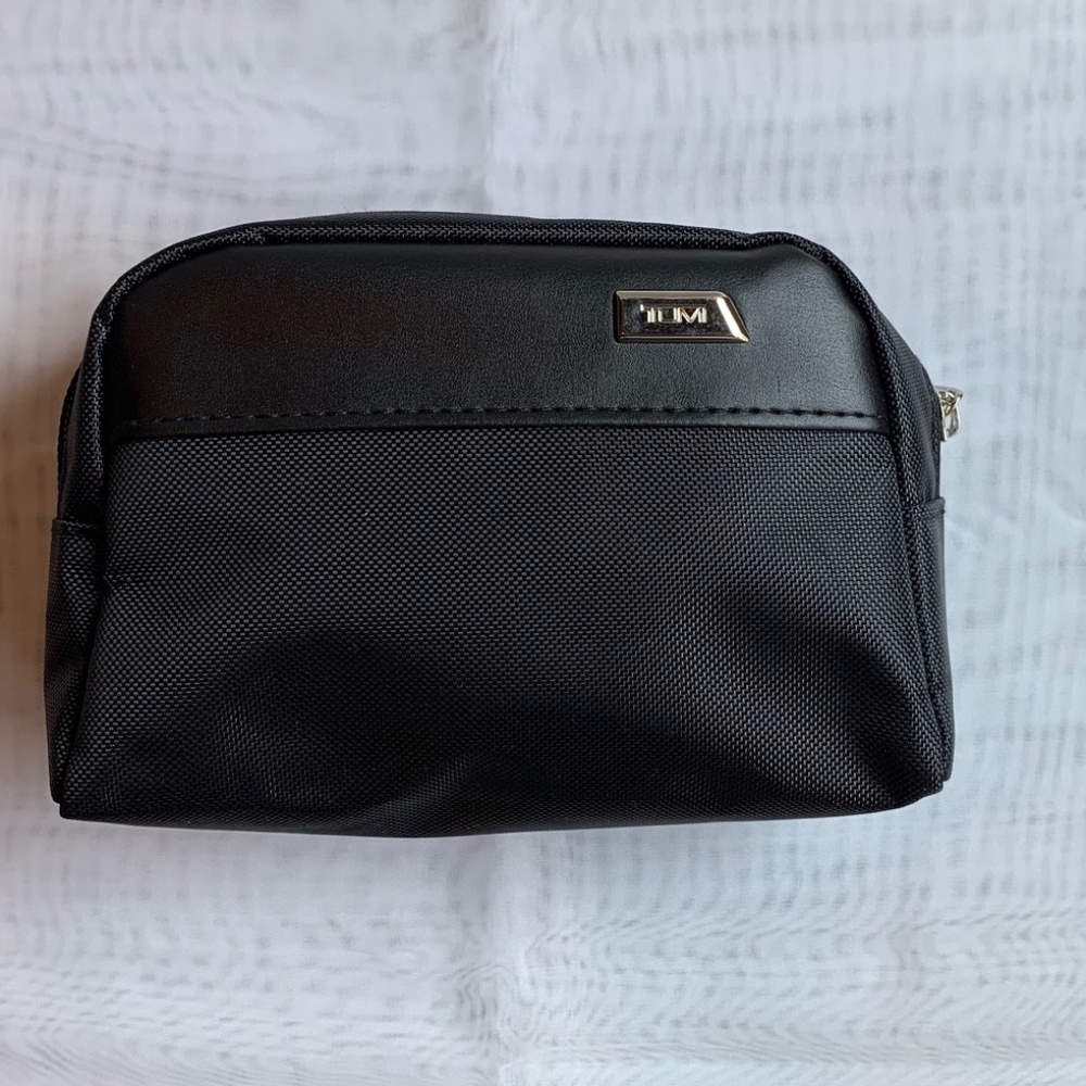 Tumi travel toiletry/cordkeeper bag